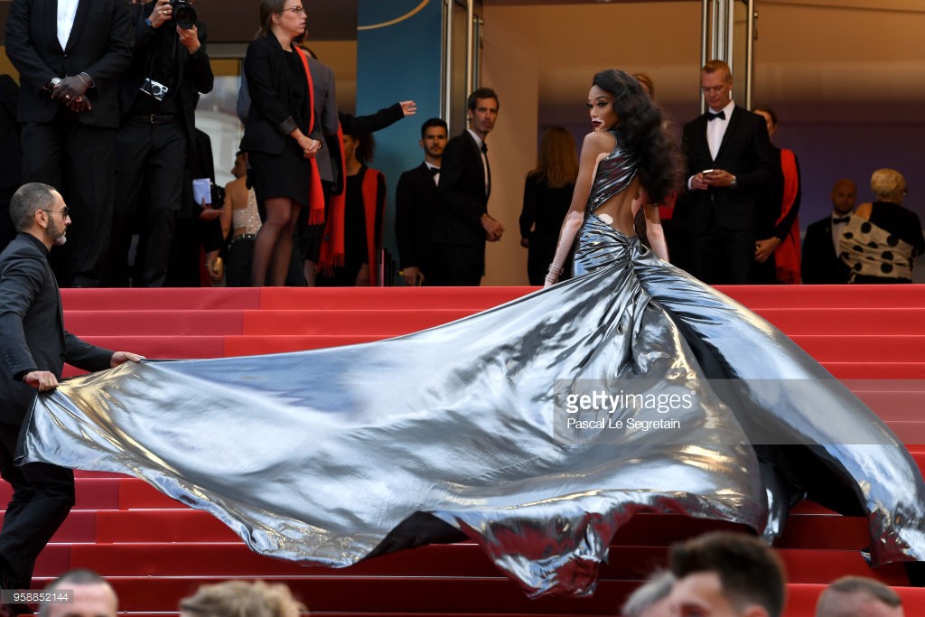 Thảm đỏ Cannes 2018: Vẫn là chiêu trò và hở bạo trong ngày 8